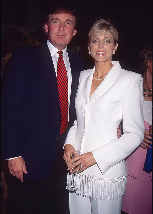 Chiếc nhẫn đính hôn ông tặng cho bà Marla Maples trị giá 300.000 USD. Ảnh: Brides.