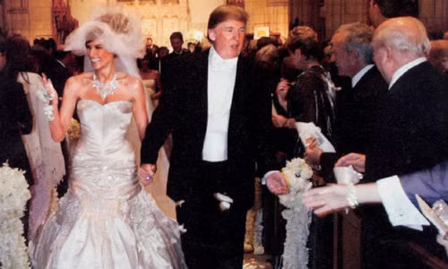 Vợ hiện tại của Tổng thống Donald Trump là người mẫu gốc Slovenia - Melania Knauss. Lễ cưới của hai người được tổ chức hoành tráng tại bãi biển Palm Beach, bang Florida vào ngày 22/1/2005. Ảnh: WorldPress.