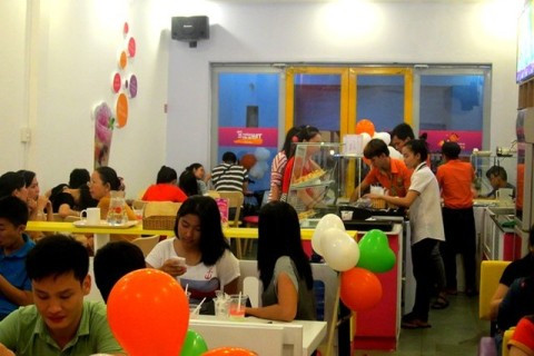 Khách hàng đến đây chủ yếu là giới trẻ, học sinh, sinh viên.