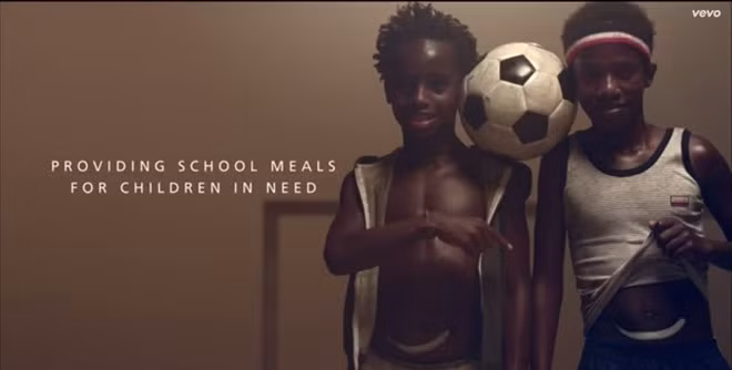 1. Quảng cáo World Cup do Activia tài trợ - 5,8 triệu lượt chia sẻ: Quảng cáo World Cup với nhạc nền là bài hát La La La do ca sĩ Shakira thể hiện và được tài trợ bởi Activia. Chỉ trong một tuần từ khi ra mắt, video này đã đạt mốc 64 triệu lượt xem.