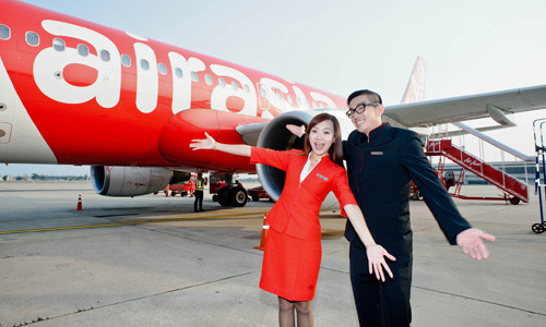 Dong phuc tiep vien Air Asia sexy gay soc hinh anh
