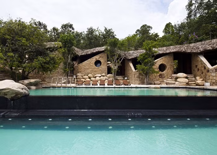 3. Tạp chí Dezeen từng nhắc đến khu nghỉ dưỡng 9 spa thuộc chủ đầu tư I-resort ở Nha Trang ấn tượng bởi kiến trúc độc đáo.