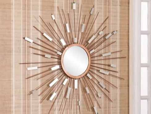 Ngoài ra, gia chủ có thể tạo điểm nhấn cho căn hộ bằng một chiếc gương sáng tạo như thế này để bắt kịp xu hướng trang trí nhà cửa trong năm mới.