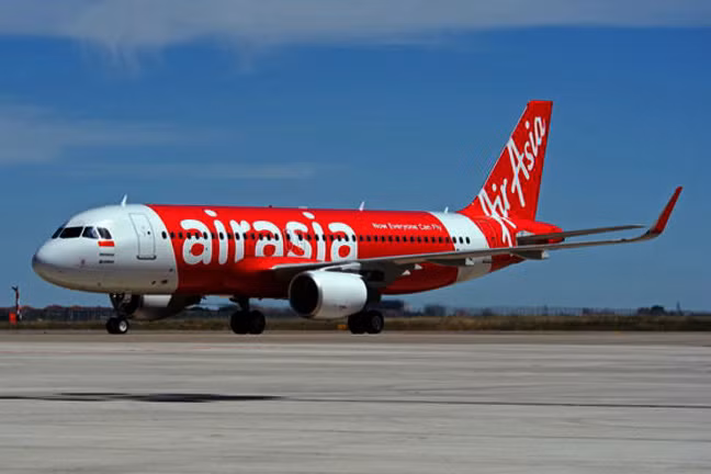 Máy bay A320-200 có thể chuyên chở tối đa 180 hành khách đối với các chuyến bay trong khu vực Châu Á và cũng là loại máy bay có khoang hành khách rộng nhất trong tất cả các loại phi cơ một hành lang. Đây cũng là loại máy bay có độ an toàn cao với chi phí khai thác thấp.