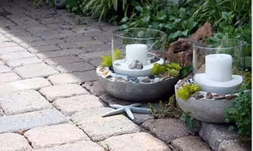 Hay bạn cũng có thể dùng nến trang trí sân vườn.