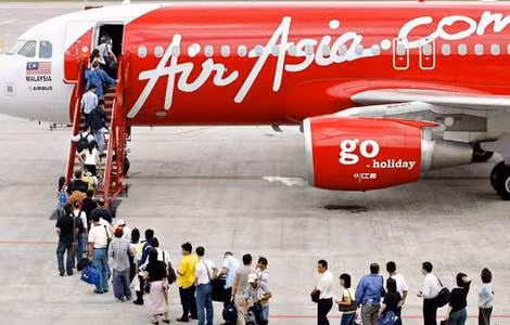 Chỉ một năm sau, doanh nhân này đã giúp Air Asia có lãi và bắt đầu kế hoạch lấn sân ra toàn châu Á. Trong vòng 1 thập kỷ, Air Asia đã vận chuyển mỗi năm hơn 30 triệu hành khách.