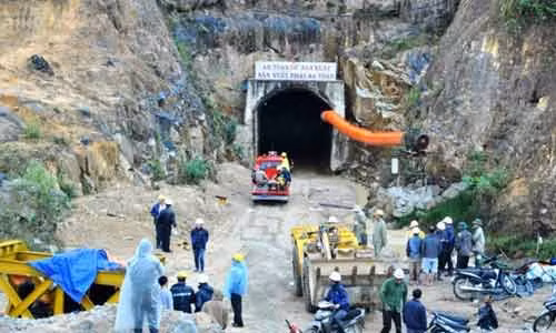 Đường hầm nơi xảy ra vụ tai nạn khiến 11 công nhân bị kẹt - Ảnh: Lâm Thiên.