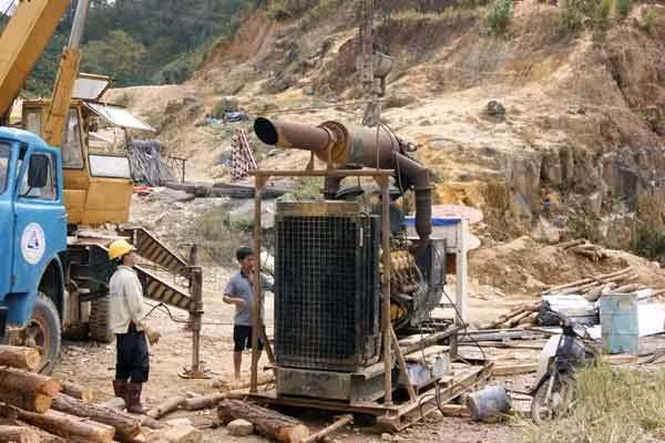 Chiều nay (20/12), một ngày sau khi 12 công nhân bị mắc kẹt do sập hầm thủy điện Đạ Dâng (Lạc Dương, Lâm Đồng) được cứu thoát, PV Tiền Phong một lần nữa quay lại hiện trường và trực tiếp vào từng đường hầm đã cứu các nạn nhân ra ngoài.