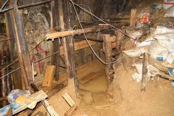 Trong khi ngách hầm do 100 Công bình tinh nhuệ của Lữ đoàn 293 thực hiện nằm phía bên phải vị trí sạt lở.