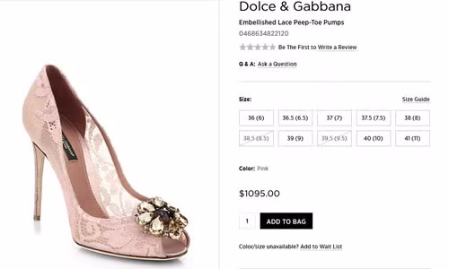 Đôi cao gót đính đá trị giá 1.095 USD này cũng của nhãn hàng Italy trên.
