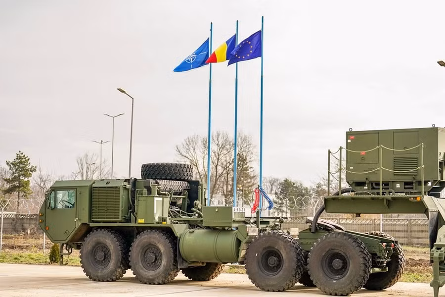 Tổng thống Romania nói thêm, ông cần bàn vấn đề này với Hội đồng Quốc phòng tối cao, bởi vì “việc thiếu hệ thống phòng thủ là không thể chấp nhận”, và "cần phải hiểu những gì có thể xảy ra cũng như nhận lại".