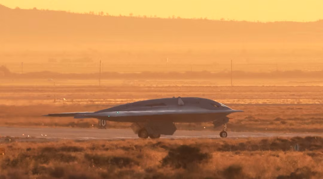 Dù tính năng chưa được tiết lộ nhiều, B-21 nhiều khả năng được tích hợp công nghệ tàng hình tối tân, khả năng hoạt động tầm xa, mang theo nhiều vũ khí và có thể sẽ có năng lực tự động hóa.