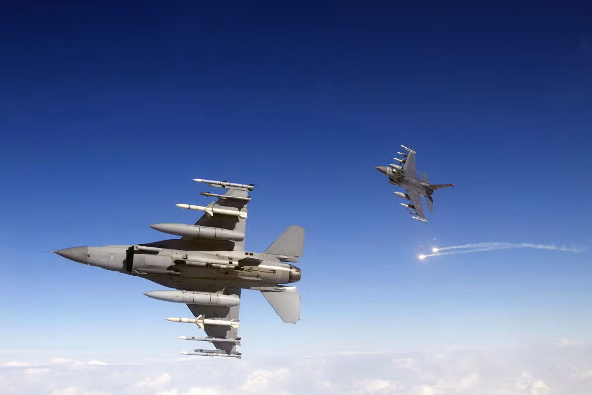 F-16 có thành tích chiến đấu xuất sắc, tỷ lệ công cao và thường đem lại lợi thế cho bên sử dụng trong các trận không chiến.