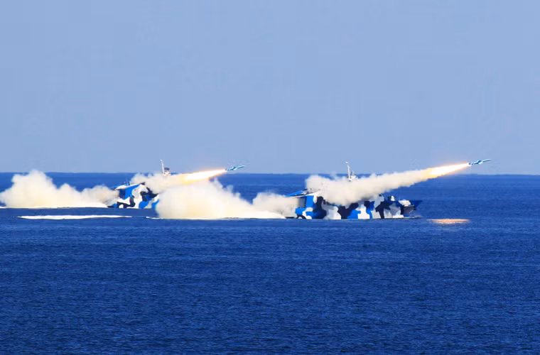 Các chuyên gia Trung Quốc tin rằng, chỉ với 20 tàu tên lửa Type 022 (tổng cộng 160 tên lửa C-803) cũng đủ tạo thành mối nguy hiểm chí mạng tới bất kỳ hệ thống phòng thủ tên lửa của nước nào.