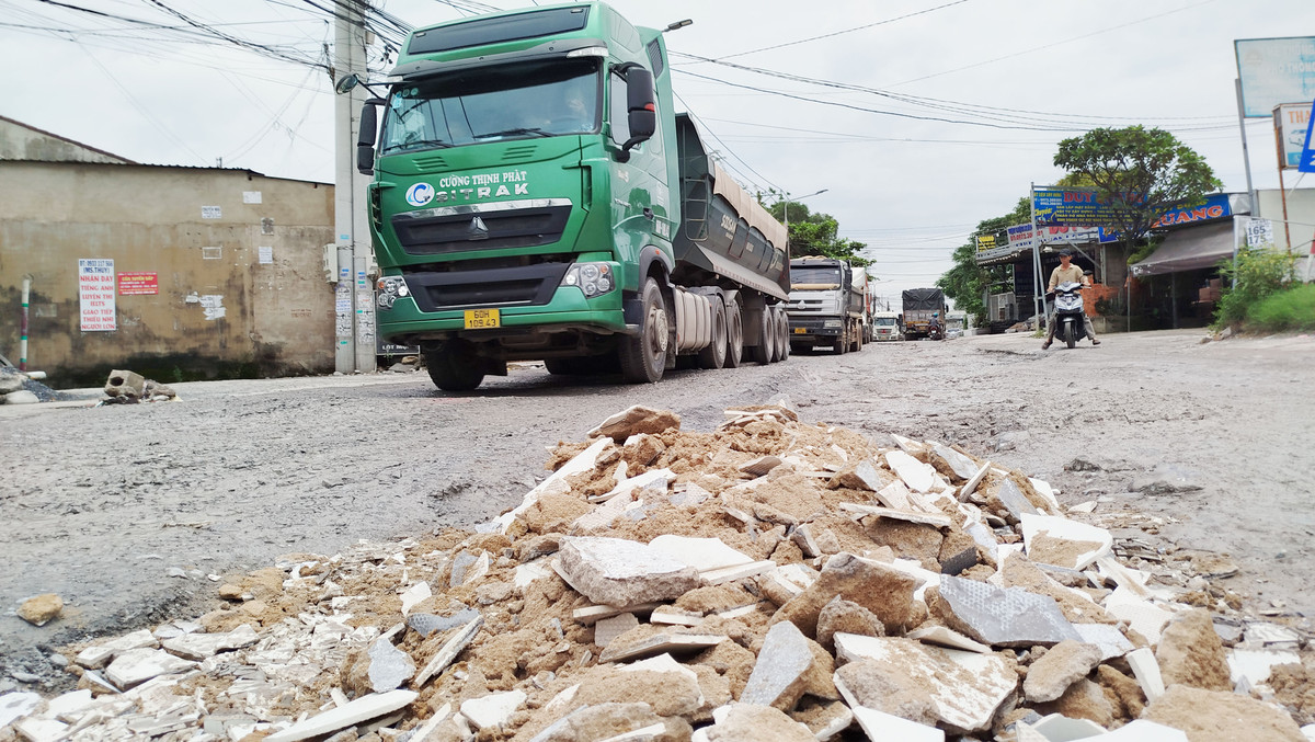 Đồng Nai: Tránh đường Hoàng Văn Bổn, ô tô cày nát đường dân sinh - Hình 3 Dong Nai: Tranh duong Hoang Van Bon, o to cay nat duong dan sinh-Hinh-3