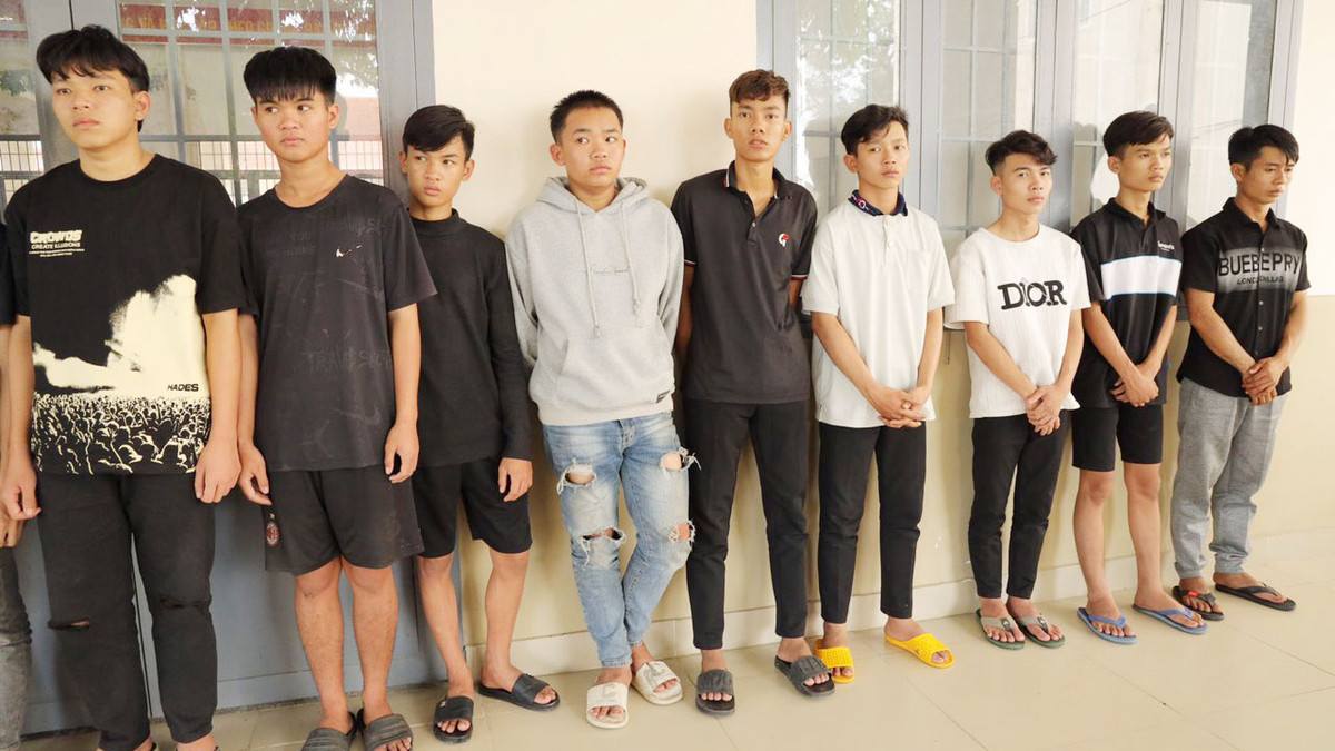 Tây Ninh: Khởi tố 45 bị can dùng hung khí giải quyết mâu thuẫn Tay Ninh: Khoi to 45 bi can dung hung khi giai quyet mau thuan