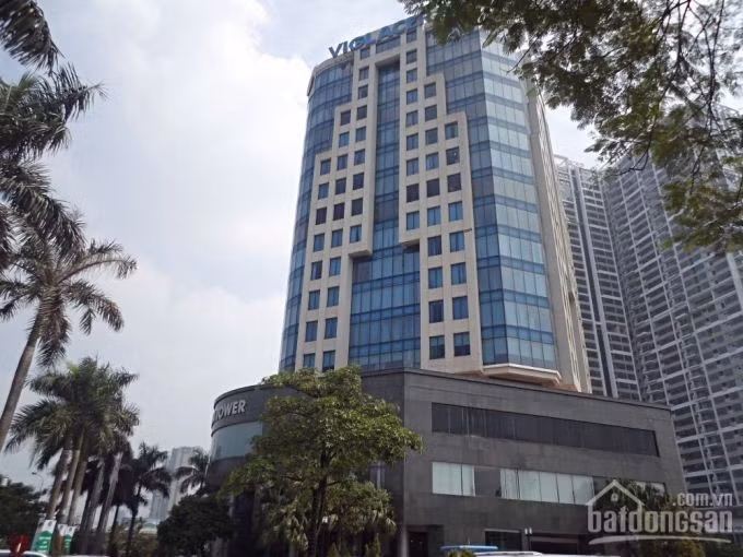 Theo khảo sát của tờ báo này, 3 tầng TTTM tại đây gồm có Khu dịch vụ tầng 1 toà nhà B,Tầng 2 nhà B khu bán mỹ phẩm Hàn quốc. Tầng 1 nhà A là siêu thị, mỹ phẩm và loại hình thương mại dịch vụ khác. Hầu hết không gian đã đều được lấp trống. Ảnh: Batdongsan.com.vn.