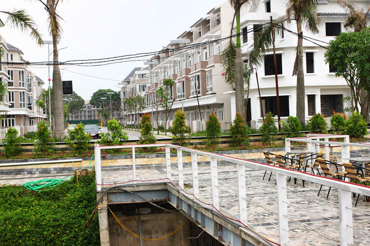 Khu nhà ở cao tầng OCT2 xây dựng trên khu đất hơn 3.100m2, quy mô 19 tầng, 21.000m2 sàn, đáp ứng chỗ ở cho khoảng 800 người. Dự án này nằm trong khu chức năng đô thị Xuân Phương có tổng diện tích 14,6ha, gồm nhà cao tầng, biệt thự song lập, đơn lập… đồng bộ hạ tầng kỹ thuật, xã hội. Ảnh: bdsdatxanh.com.