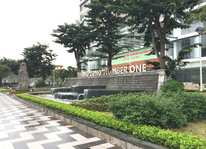 Xác nhận trên Môi trường và Đô thị Việt Nam, ông Lê Ngọc Ước - Phó Giám đốc ban Bất động sản công ty Viglacera cho biết, có sự việc bên Cảnh sát PCCC Hà Nội vừa xử phạt công ty vì chưa nghiệm thu PCCC tại 3 tầng đế thuộc khu TTTM của chung cư. Về lý do, ông Ước cho biết: "Do các doanh nghiệp thuê không ổn định, chưa lấp đầy được không gian nên nếu nghiệm thu thì mỗi lần đổi đơn vị thuê lại phải nghiệm thu lại nên rất khó khăn". Ảnh: Báo giao thông.