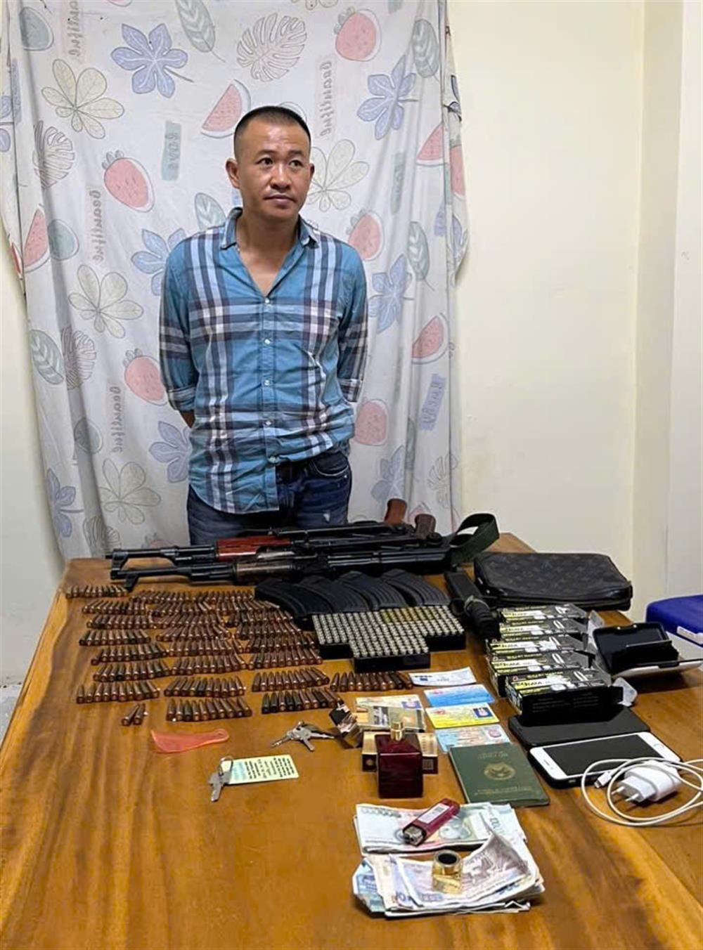 Danh tính đám “đàn em” giang hồ Bình “Kiểm” vừa bị bắt? - Hình 2 Danh tinh dam “dan em” giang ho Binh “Kiem” vua bi bat?-Hinh-2