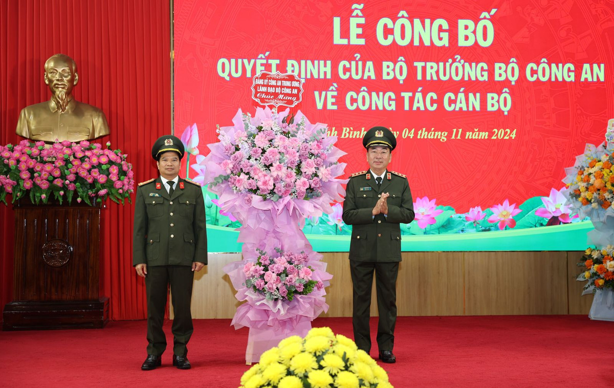 Ninh Bình, Sơn La có tân Giám đốc Công an tỉnh - Hình 2 Ninh Binh, Son La co tan Giam doc Cong an tinh-Hinh-2