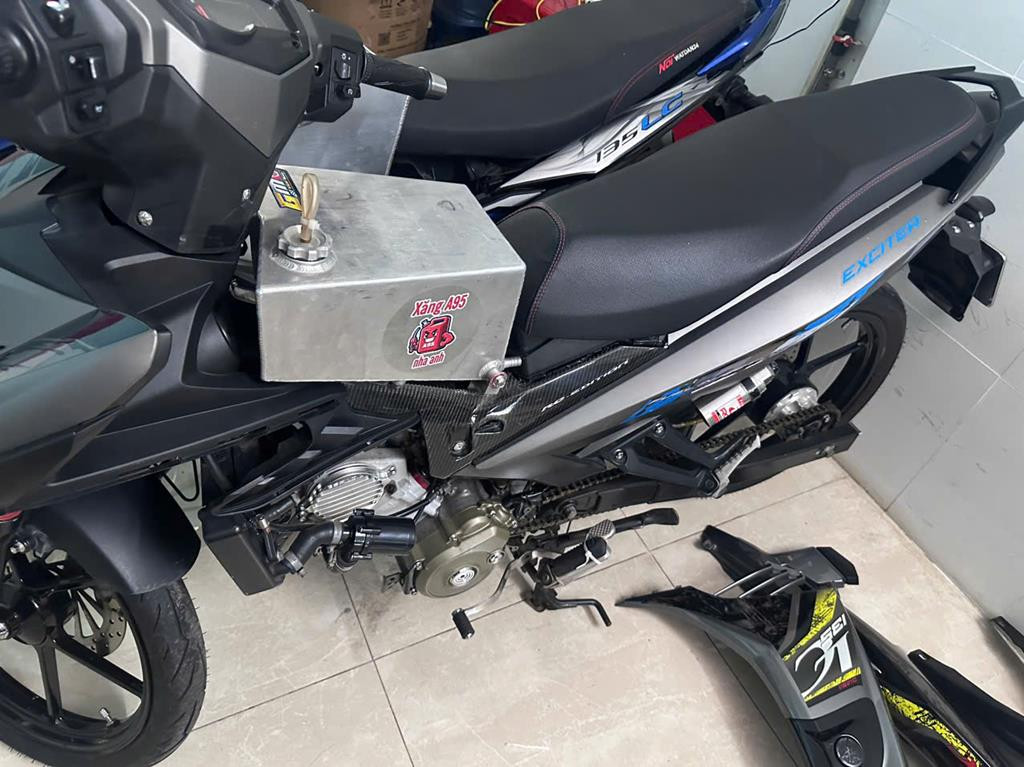 Lực lượng công an khuyến cáo người dân, nhất là các bậc phụ huynh, cần có cách quản lý con em mình trong việc mua bán, sửa chữa các loại xe máy. Đặc biệt, cần tránh các trường hợp đưa phương tiện đến các địa điểm “độ” xe với mục đích thay đổi kết cấu để đua đòi, đua xe và nghiêm trọng hơn là thực hiện các hành vi vi phạm pháp luật. 