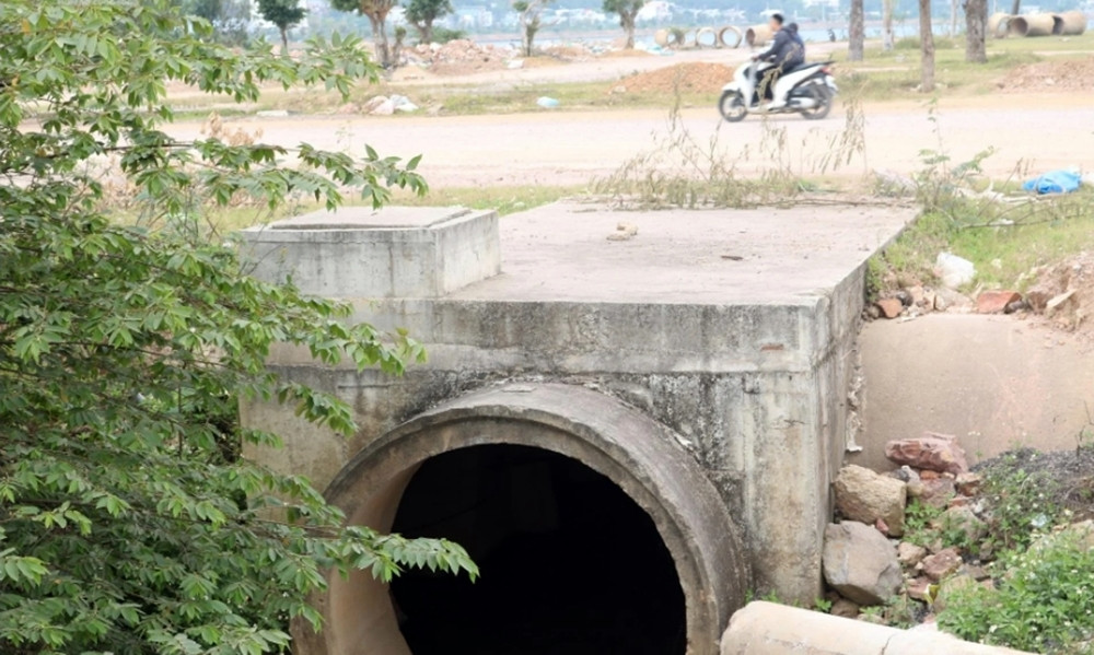 Các công trình, hạng mục tại dự án khu đô thị hồ Phú Hòa 5.000 tỷ đồng qua nhiều năm vẫn lộn xộn và nằm im bất động. (Ảnh: VTC News).