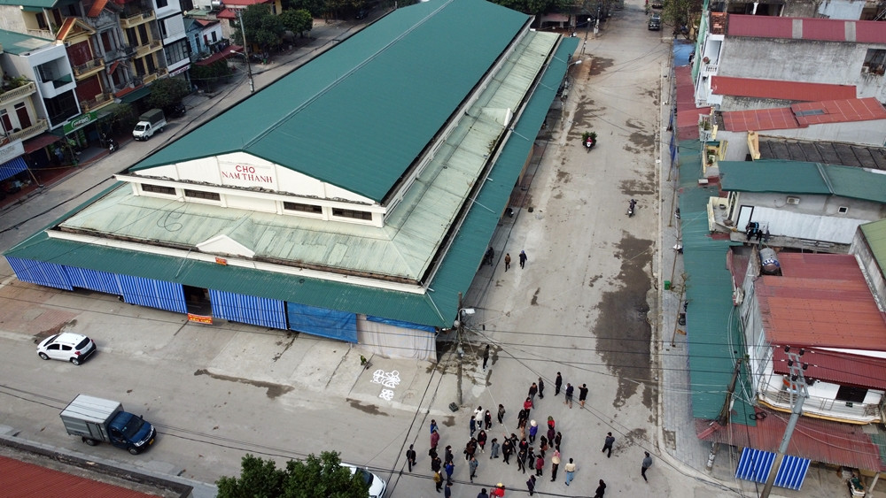 Ninh Binh: Vi sao tieu thuong cho Nam Thanh cang bang ron “keu cuu“?