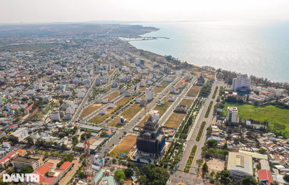 Trước khi Tập đoàn Rạng Đông thực hiện dự án, trên diện tích đất 62ha là sân golf Phan Thiết, do một chủ đầu tư nước ngoài thuê đất của nhà nước, thời hạn 50 năm. (Ảnh: Dân Trí).