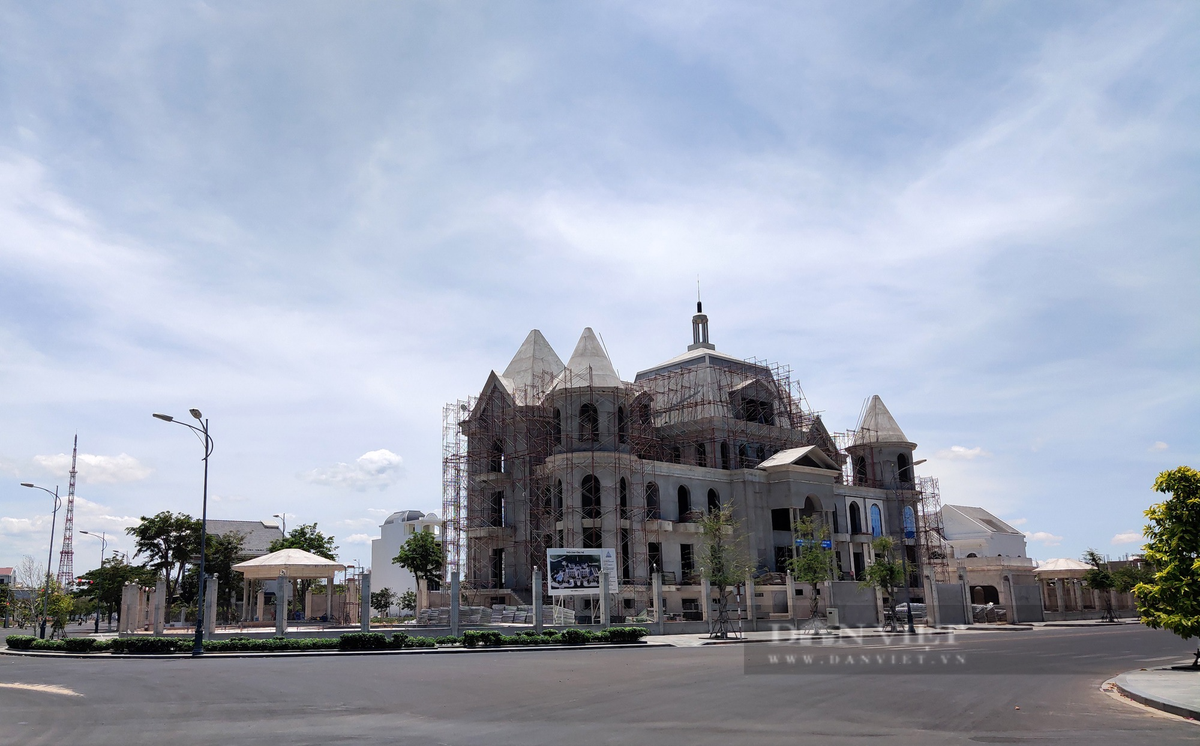 Quá trình triển khai, dự án khu đô thị du lịch biển Phan Thiết bị công dân tố cáo vướng hàng loạt sai phạm. Trong đó có đơn của ông Đinh Trung, nguyên Bí thư Tỉnh ủy Bình Thuận. (Ảnh: Dân Việt).