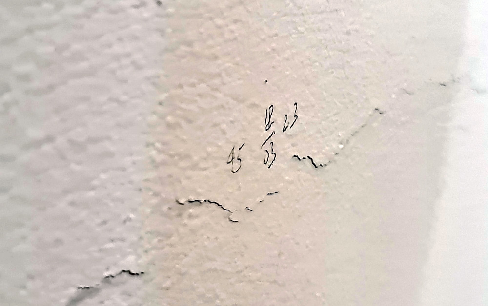 Anh Thắng cho biết, đợt rung lắc đầu tiên xảy ra, anh đang làm việc trong nhà. Ngôi nhà lúc này bị rung lắc như động đất, máy tính trên bàn học của con gái anh bị xô hẳn về phía trước. Quá hoảng sợ, gia đình đã phải hô hoán nhau tháo chảy ra khỏi nhà.