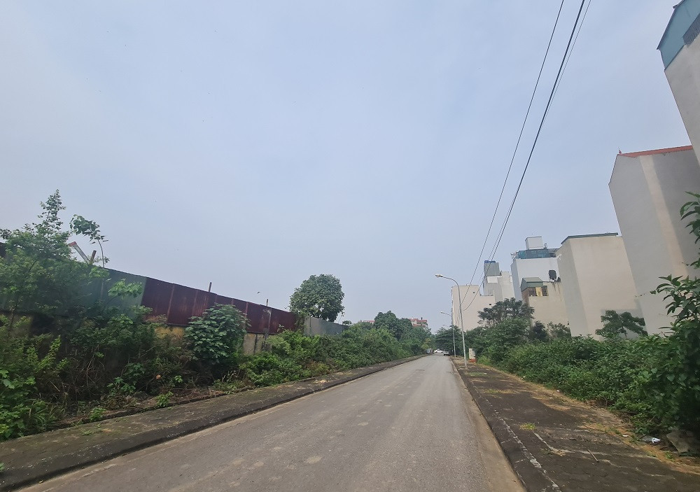 Khu vực này toàn những nhà mới xây được vài năm. Theo thống kê, đã có hơn 30 căn nhà bị tổn hại.