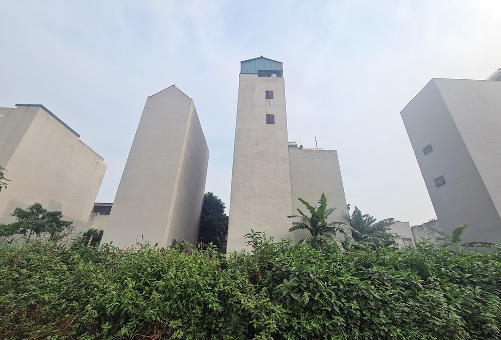 Đến thời điểm này, chính quyền, chủ đầu tư, đơn vị thi công, kiểm định đã khảo sát thực tế đủ tất cả các hộ dân bị ảnh hưởng. Kết quả ra sao, người dân vẫn đang chờ đợi.