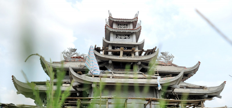 Đổi lại, “sau khi công trình hoàn thành nghiệm thu bàn giao đưa vào sử dụng, xã Thạch Trung ưu tiên nhường lại cho dòng họ Nguyễn Văn một phần đất để làm nghĩa trang”.