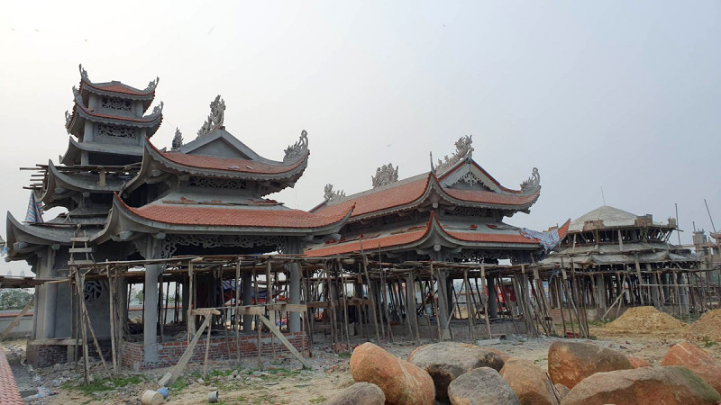 UBND xã Thạch Trung và TP Hà Tĩnh đã đề xuất danh mục các công trình, dự án danh mục thu hồi đất và chuyển đổi mục đích sử dụng đất trồng lúa trên địa bàn, trong đó có diện tích đất mở rộng nghĩa trang Hoang Ích. Đề xuất này cũng được HĐND tỉnh thông qua.