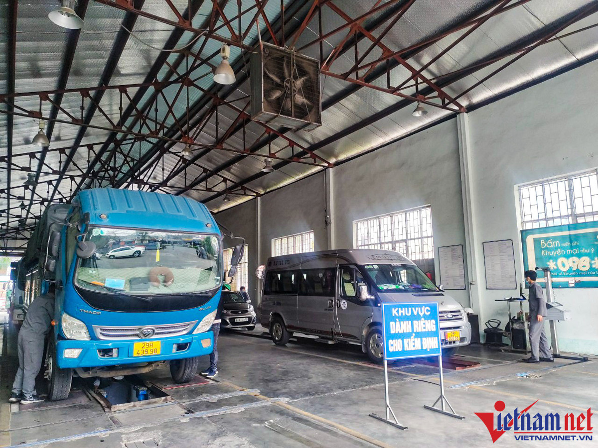 Ô tô quá hạn đăng kiểm phải thuê xe cứu hộ đưa đi kiểm định - Hình 2 O to qua han dang kiem phai thue xe cuu ho dua di kiem dinh-Hinh-2