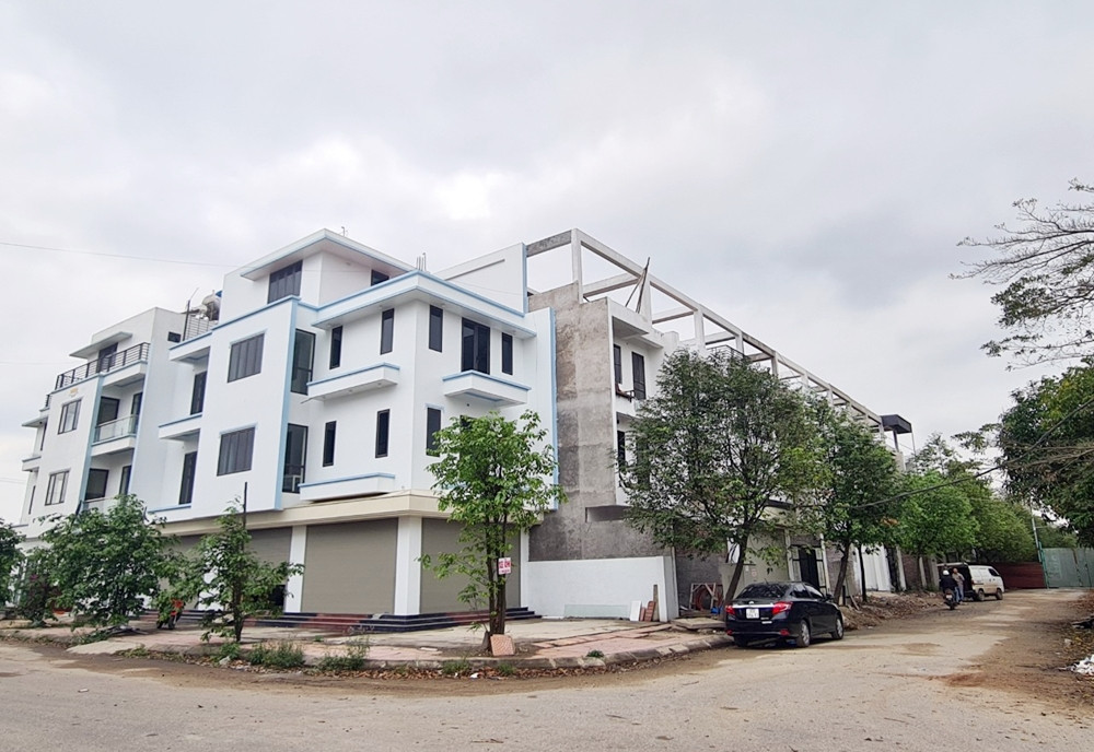 Bên cạnh đó, tại dự án khu đô thị Kim Hoa, nhiều nhà liền kề dù đã hoàn thiện nhưng vẫn chưa có chủ dọn vào ở.