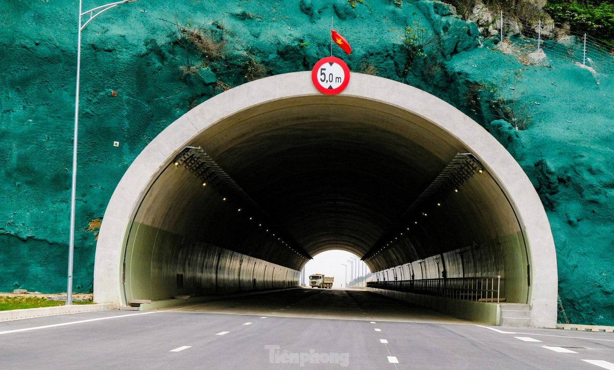 Cận cảnh hầm xuyên núi Tam Điệp đã hoàn thành 100% khối lượng công việc. (Ảnh: Tiền Phong).