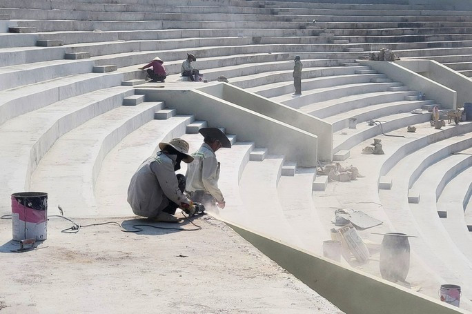 Do nhiều gói thầu chậm tiến độ, cuối tháng 2/2023, lãnh đạo UBND tỉnh Lâm Đồng đồng ý chủ trương gia hạn thời gian thực hiện hợp đồng các gói thầu số 3, số 7, số 9 đến ngày 30/6/2023. (Ảnh: Người lao động).