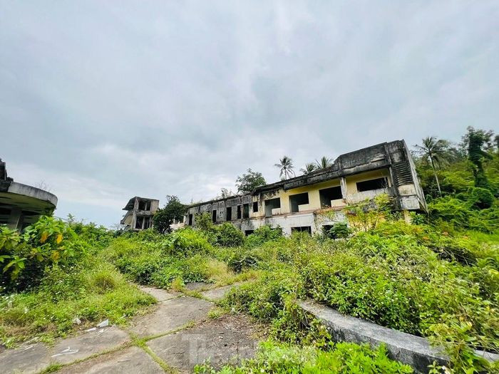 Đến tháng 5/2021, UBND tỉnh Quảng Ngãi đã hủy dự án đầu tư theo hình thức BT và triển khai thực hiện dự án bằng nguồn vốn ngân sách. Diện tích công viên Thiên Bút gần 42ha.