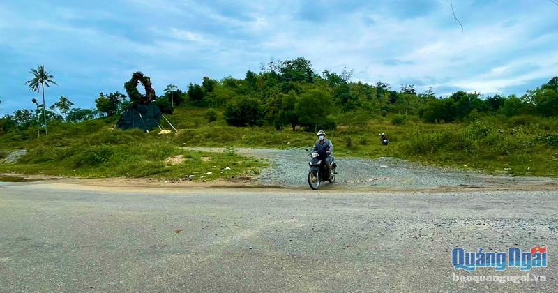 Một góc núi Thiên Bút, nơi quy hoạch xây dựng công viên Thiên Bút.