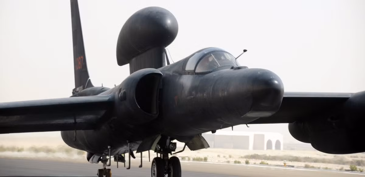 Máy bay do thám U-2 có thiết kế kỳ quái với phần thân thuôn dài và cặp cánh ngang dài khủng khiếp - lên tới 31,4m, trong khi thân chỉ dài 19,2m.