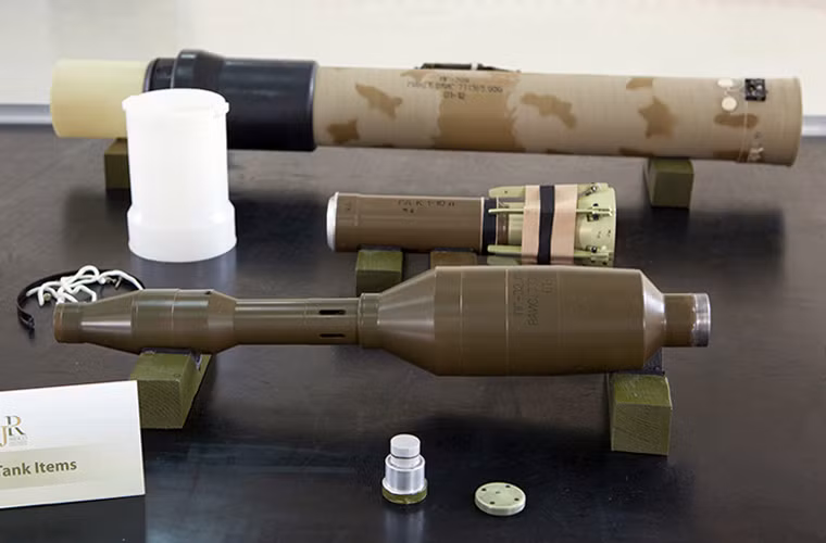 RPG-32 được trang bị hai loại đạn: đạn nổ chống tăng liều đúp PG-32V với hai đầu đạn 72/105mm (xuyên giáp dày 650mm sau ERA) và đạn nhiệt áp TBG-32V. Tầm bắn hiệu quả 200m, tối đa đến 700m.