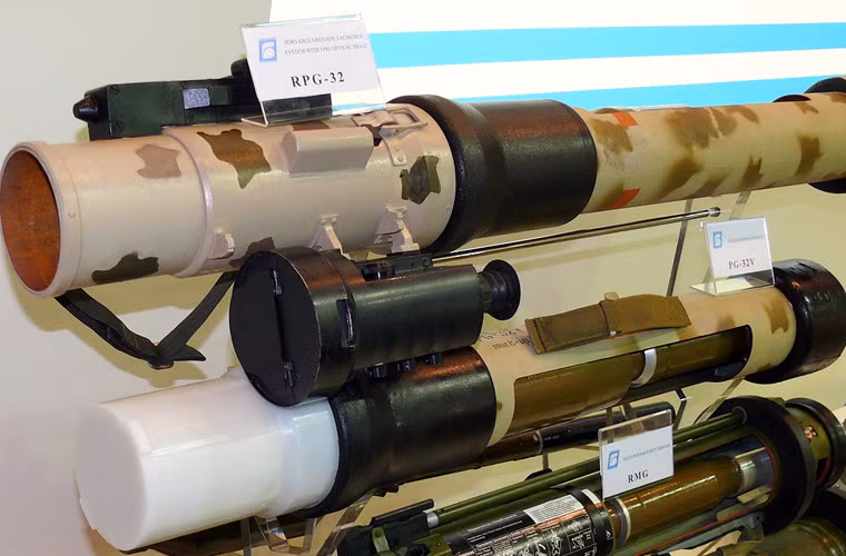 RPG-32 là thế hệ “khác lạ” của dòng súng chống tăng vác vai nổi danh của Nga. Bởi nó đi theo hướng thiết kế phương Tây với ống phóng chỉ dùng một lần, thay vì được tái nạp như các họ súng RPG-7, RPG-29.