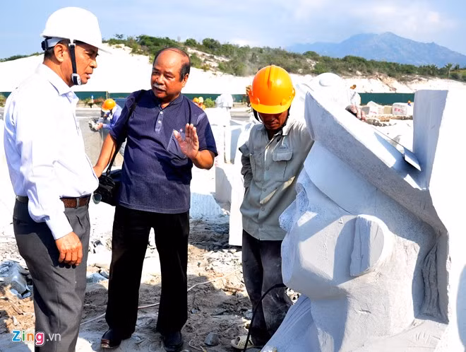 Ngày 13/3, ông Đặng Ngọc Tùng - Chủ tịch Tổng liên đoàn Việt Nam - kiểm tra tiến độ xây dựng khu tưởng niệm chiến sĩ Gạc Ma. "Đây là công trình để đời mang ý nghĩa nhân văn sâu sắc nên các đơn vị thi công cần nỗ lực đảm bảo chất lượng, an toàn, làm sao khu tưởng niệm hoàn thành đúng tiến độ vào ngày 27/7 năm nay", ông Tùng đề nghị