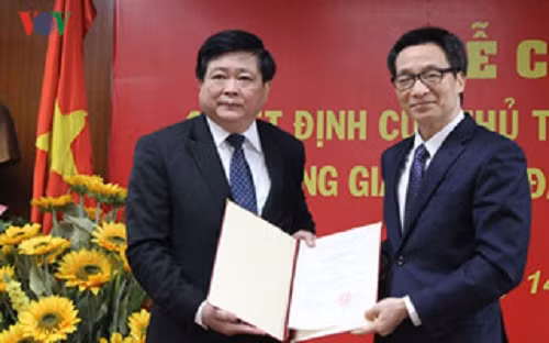 Phó Thủ tướng Vũ Đức Đam, thay mặt Thủ tướng Chính phủ đã trao Quyết định 367/QĐ-TTg ngày 8/3/2016 của Thủ tướng Chính phủ về việc điều động, bổ nhiệm ông Nguyễn Thế Kỷ giữ chức Tổng Giám đốc Đài TNVN.