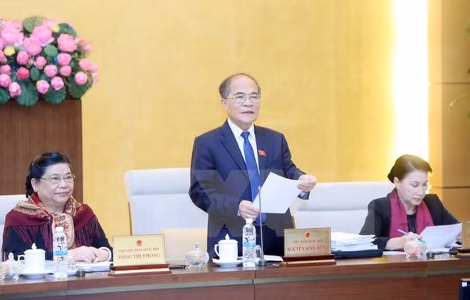 5. Bế mạc phiên họp thứ 46 Ủy ban Thường vụ Quốc hội khóa XIII Sáng 9/3, phiên họp thứ 46 Ủy ban Thường vụ Quốc hội khóa XIII đã bế mạc. Phát biểu kết luận sau 3 ngày làm việc, Chủ tịch Quốc hội Nguyễn Sinh Hùng nêu rõ, với vị trí quan trọng của kỳ họp thứ 11, kỳ họp cuối cùng của Quốc hội khóa XIII, các cơ quan hữu quan cần nỗ lực, tích cực chuẩn bị, hoàn tất các nội dung để đảm bảo kỳ họp diễn ra thuận lợi, thành công.