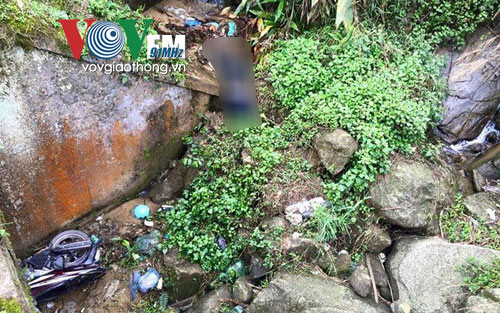 6. Lao xuống vực sâu 50m, nam thanh niên tử vong Khoảng 6h30 phút ngày 7/3, anh Nguyễn Đức Tuyển (25 tuổi, quê ở Kim Sơn, huyện Bảo Yên, Lào Cai) điều khiển xe máy Nouvo BKS: 24Y1-025.55 di chuyển theo hướng Lào Cai – Sa Pa, khi đến km số 112 thuộc QL4 (huyện Sa Pa, Lào Cai) hì mất lái lao xuống vực sâu khoảng 50m. Hậu quả, anh Tuyển tử vong tại chỗ.