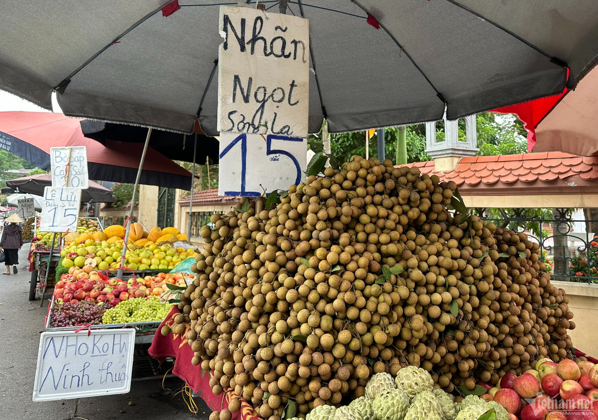 Giá rẻ bất ngờ, thị trường nhãn tươi lại ảm đạm hiếm thấy Gia re bat ngo, thi truong nhan tuoi lai am dam hiem thay