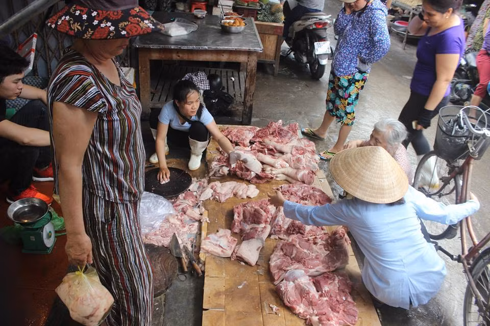 Nguoi ban pha gia thit lon bi nem chat ban o Hai Phong: Cam ban?